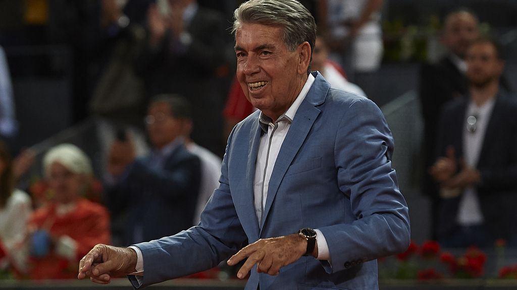 Manolo Santana, su vida y su carrera en imágenes