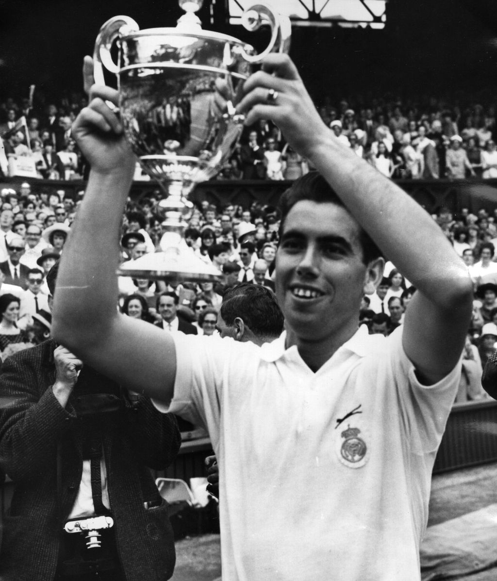 Manolo Santana, su vida y su carrera en imágenes