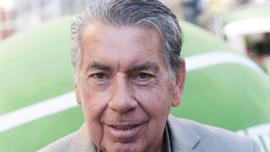 Manolo Santana, su vida y su carrera en imágenes