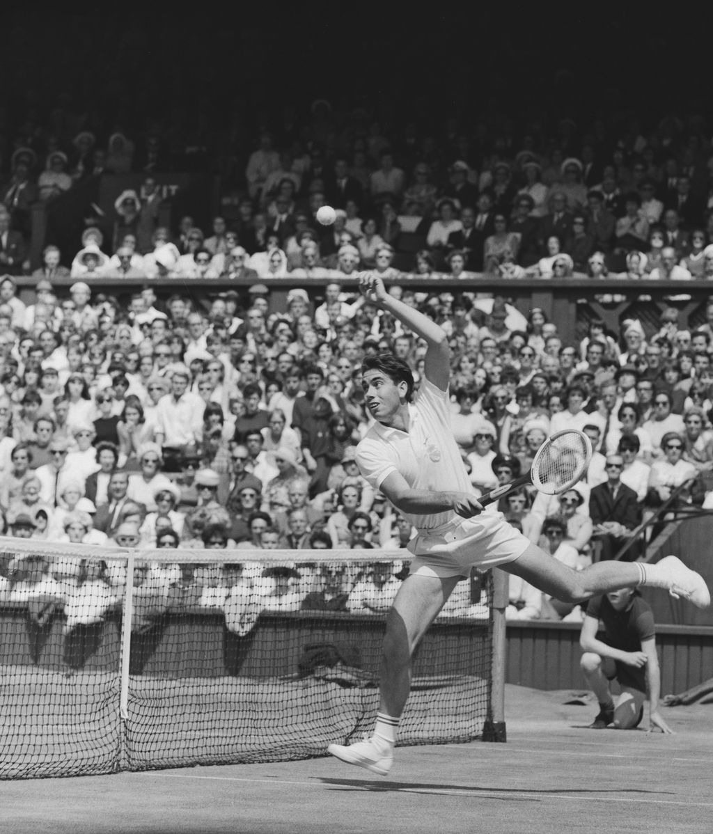 Manolo Santana, su vida y su carrera en imágenes