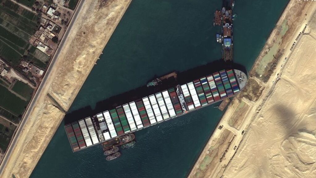 Egipto declara el estado de emergencia en el Canal de Suez de cara al paso del carguero 'Ever Given' Egipto declara el estado de emergencia en el Canal de Suez de cara al paso del carguero 'Ever Given'