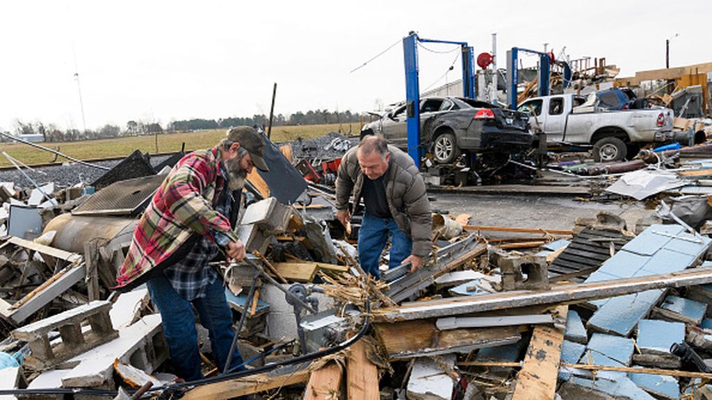Las devastadoras imágenes que deja la ola de tornados en Estados Unidos