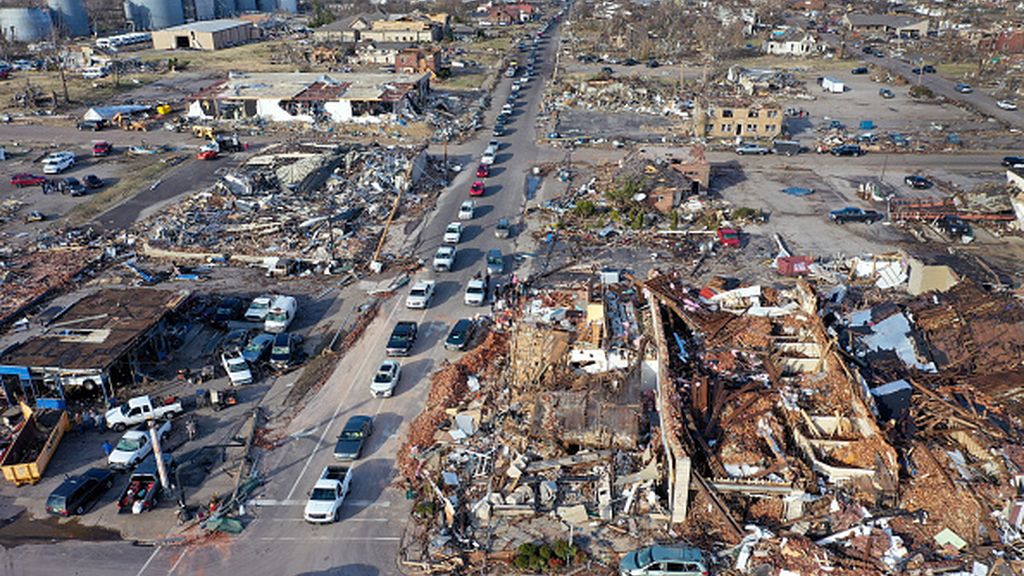 Las devastadoras imágenes que deja la ola de tornados en Estados Unidos