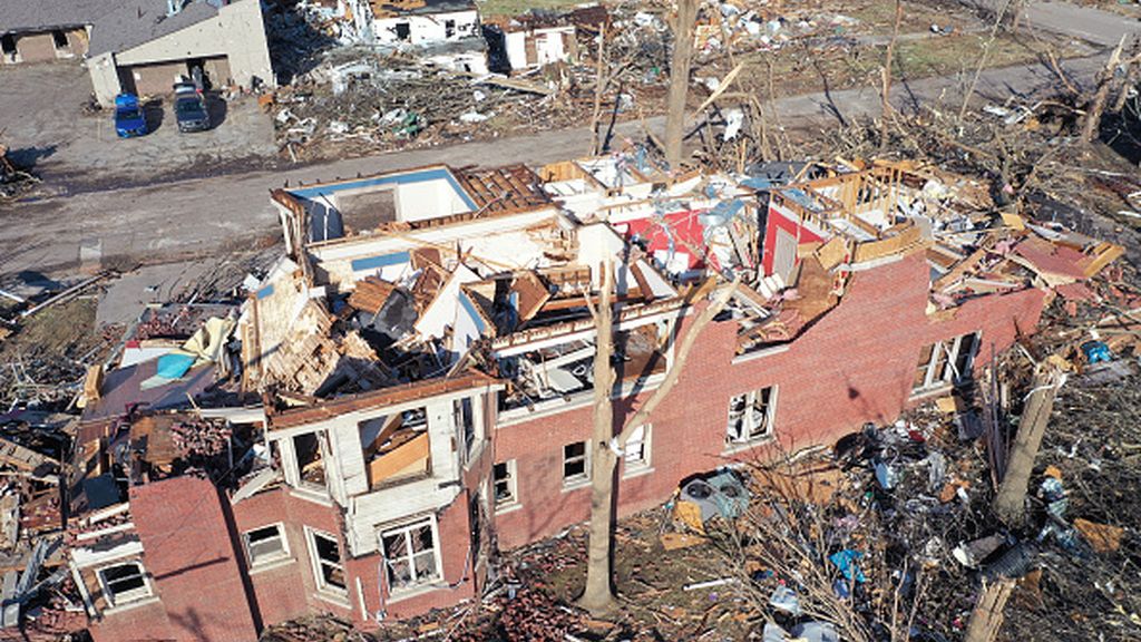 Las devastadoras imágenes que deja la ola de tornados en Estados Unidos