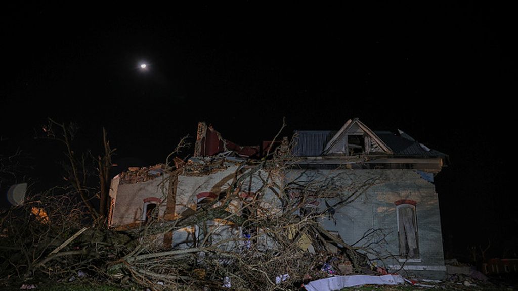 Las devastadoras imágenes que deja la ola de tornados en Estados Unidos
