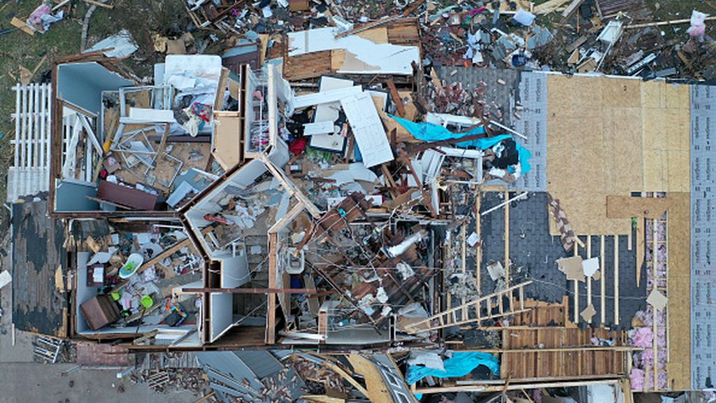Las devastadoras imágenes que deja la ola de tornados en Estados Unidos