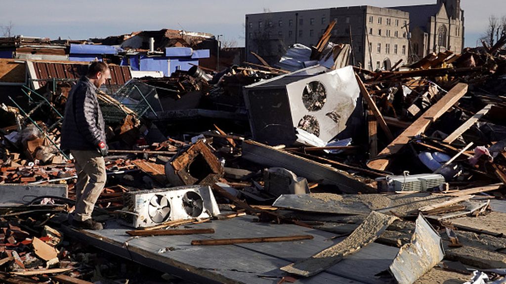 Las devastadoras imágenes que deja la ola de tornados en Estados Unidos