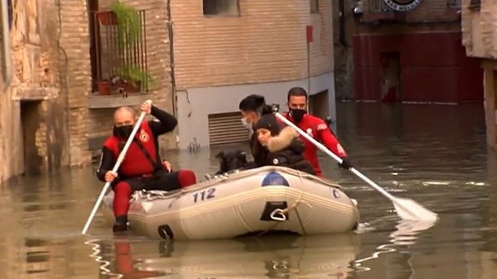 Tudela amanece anegada por el desbordamiento del río Ebro: inundaciones de más de un metro de altura