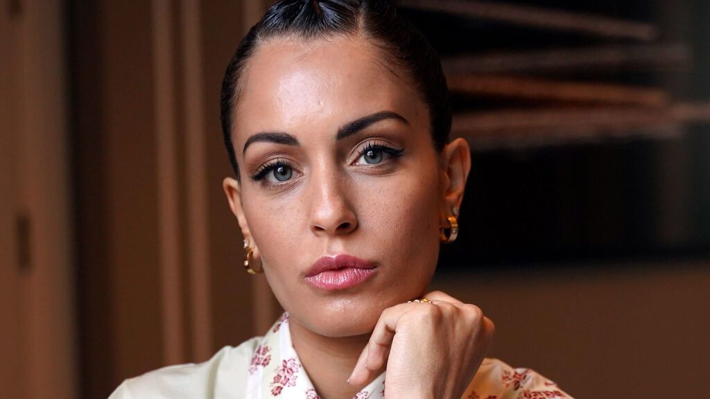 Hiba Abouk, evacuada por los bomberos tras un accidentado viaje en avión: "Solo pensaba en mi familia"