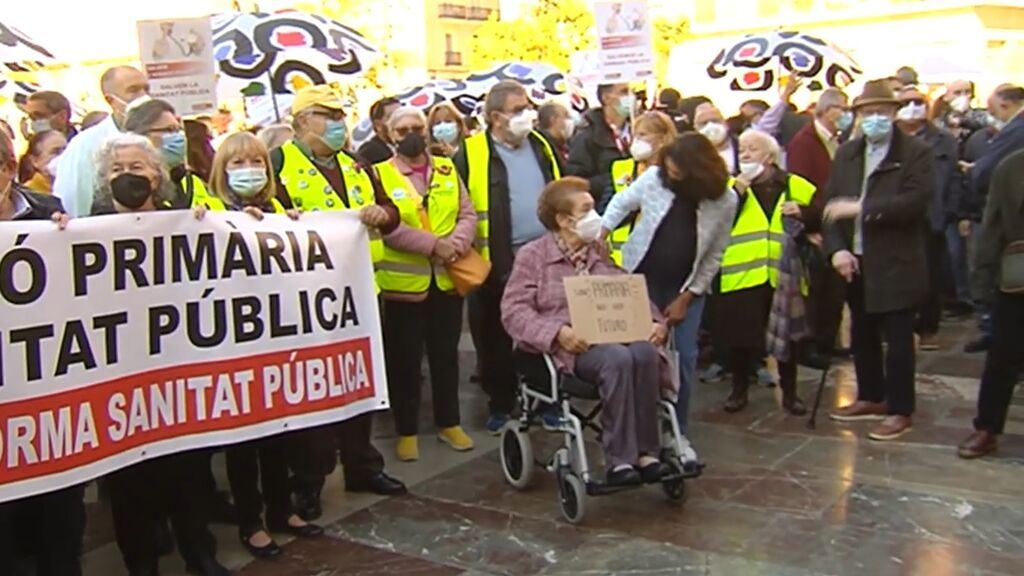 Decenas de concentraciones por toda España piden "salvar la Atención Primaria"
