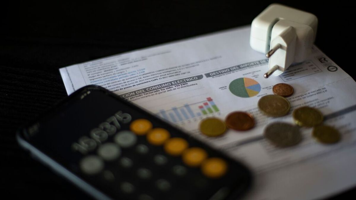 El precio de la luz sigue su escalada hasta los 268,21 euros/MWh, su tercera cifra más alta El precio de la luz sigue su escalada hasta los 268,21 euros/MWh, su tercera cifra más alta