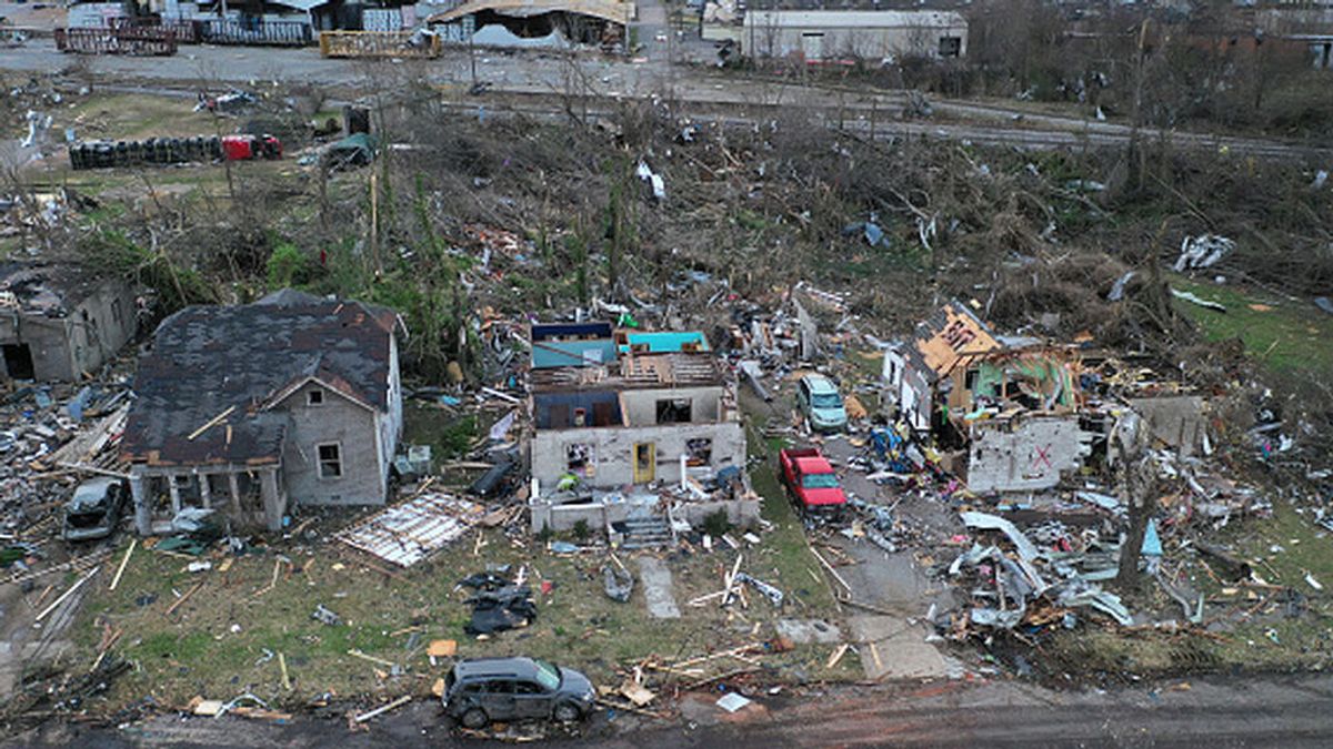 Biden se muestra "desconsolado" por la "devastación" causada por los tornados en EEUU