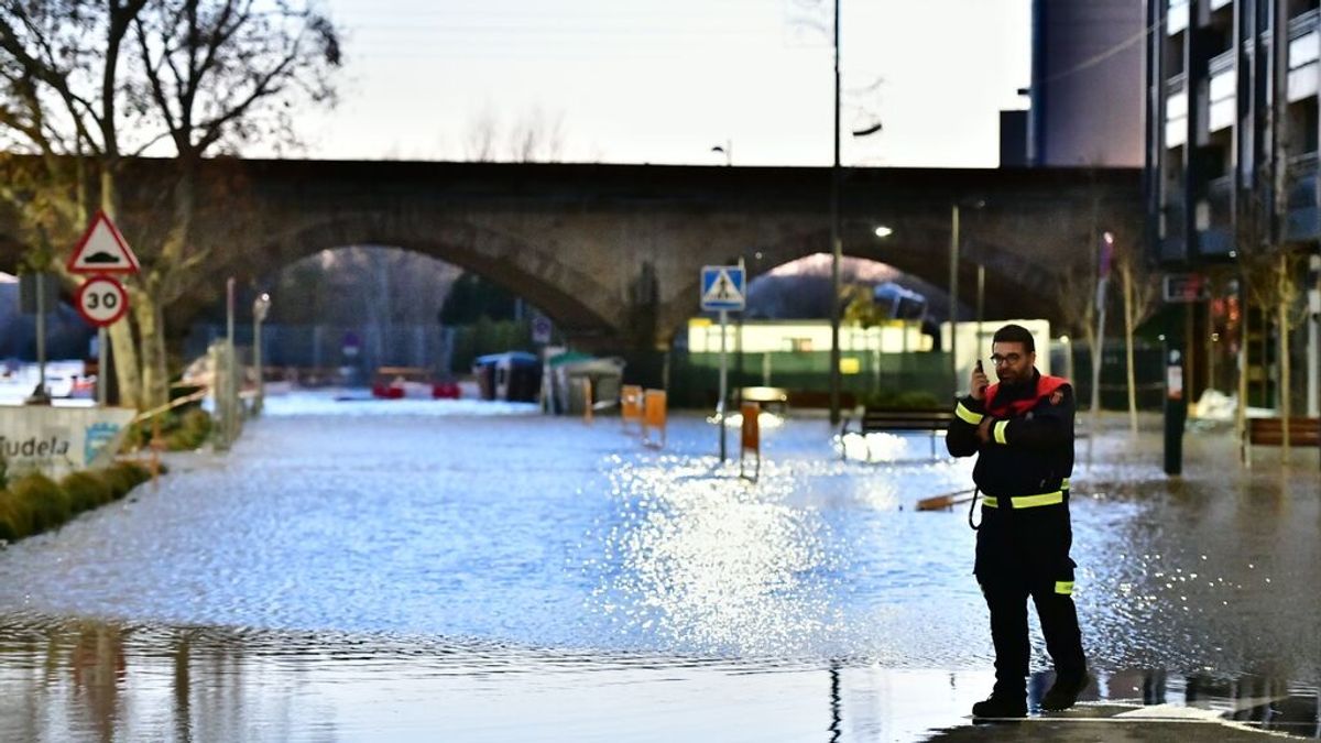 Rescatan el cadáver del vecino de Navarra que cayó al río con su vehículo Rescatan el cadáver del vecino de Navarra que cayó al río con su vehículo