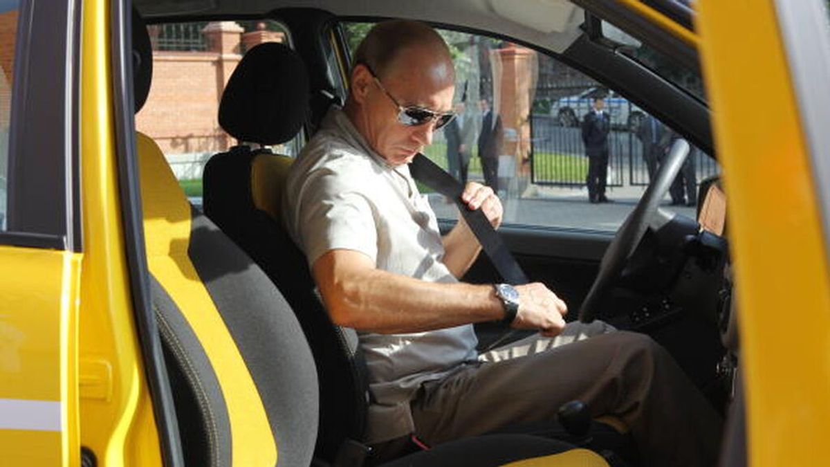 Putin revela en un documental que trabajó como taxista tras la caída de la Unión Soviética Putin revela en un documental que trabajó como taxista tras la caída de la Unión Soviética