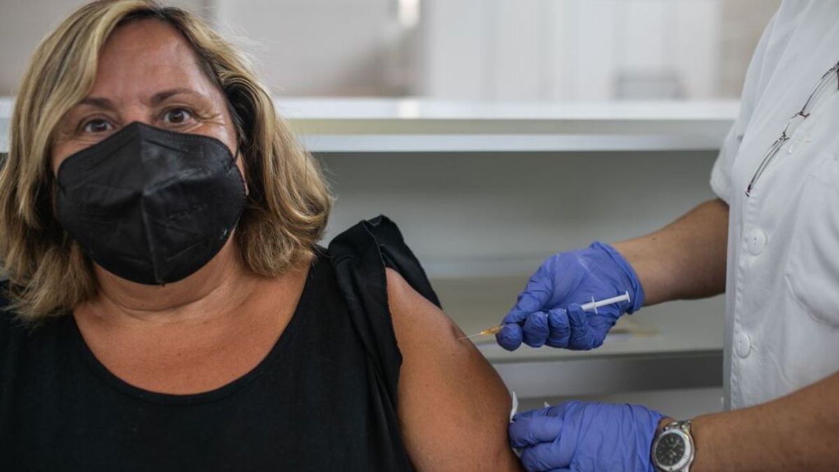 Sanidad estudia este miércoles ampliar la dosis de refuerzo a los mayores de 40 años Sanidad estudia este miércoles ampliar la dosis de refuerzo a los mayores de 40 años