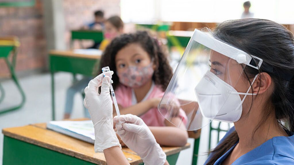 ¿Cómo se hará la vacunación covid en colegios?