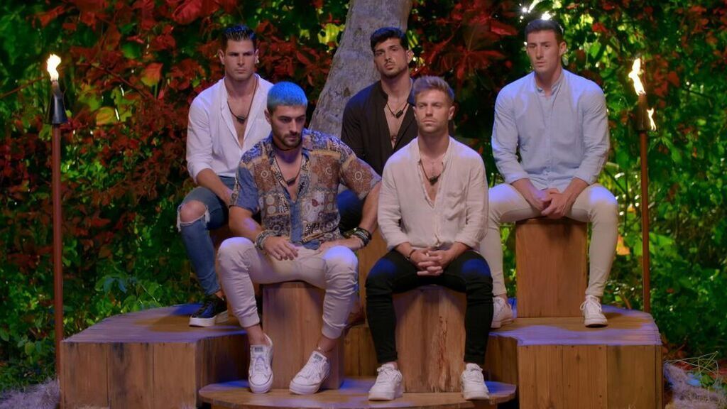 Dos nuevas hogueras y la reacción de Darío tras conocer la traición de Sandra antes de iniciar la experiencia, en ‘La isla de las tentaciones’