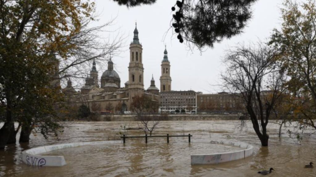 El Ebro amenaza con batir récords en Zaragoza