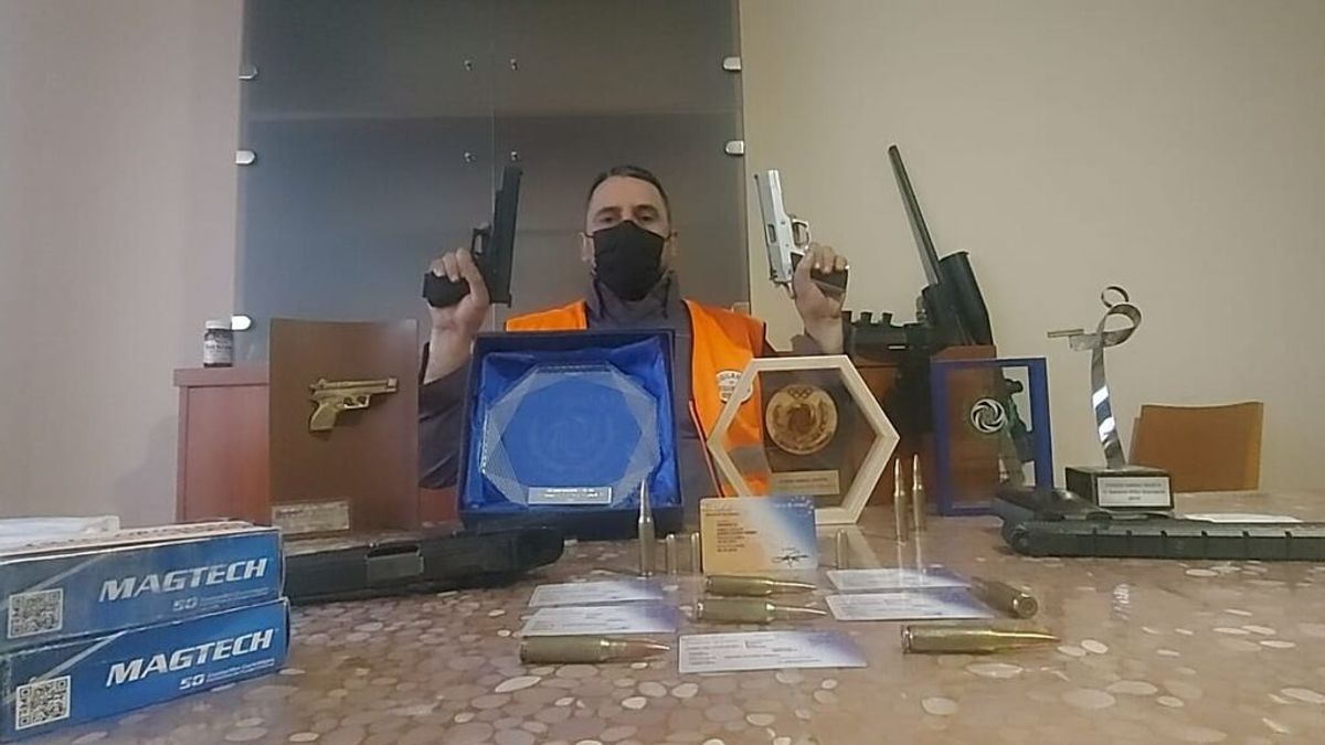 Los compañeros del exvigilante que ha herido a tres compañeros y un policía: "Ha cumplido sus amenazas" Los compañeros del exvigilante que ha herido a tres compañeros y un policía: "Ha cumplido sus amenazas"