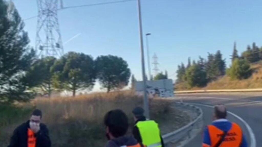 ¡Momento de tensión! Un equipo de CAD, a punto de ser alcanzados por una bale durante el tiroteo de Tarragona