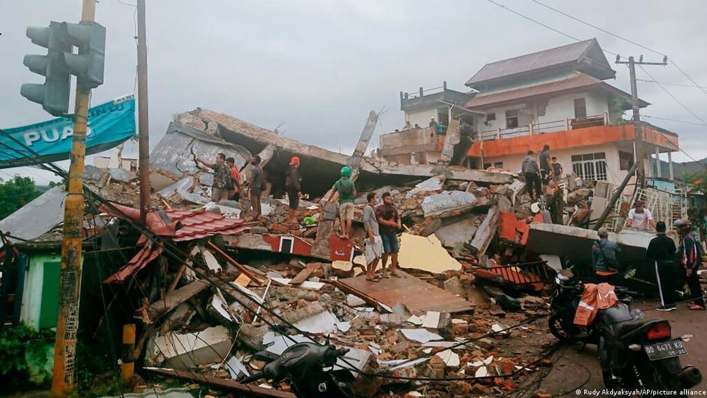 Alerta de tsunami en Indonesia tras un seísmo de 7,3 de magnitud en la costa este