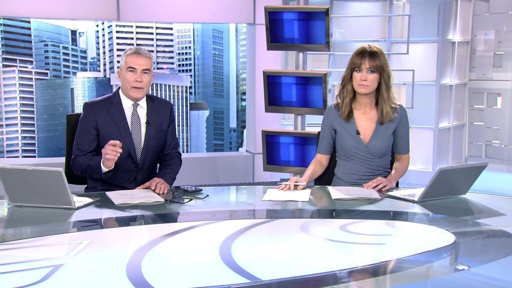 Con David Cantero e Isabel Jiménez Informativos Telecinco 2021 Mediodía 14/12/2021
