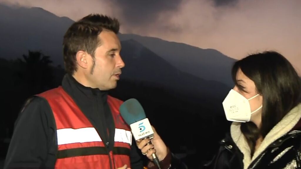 Rubén López, vulcanólogo, explica que la noche ha sido tranquila en el volcán de La Palma
