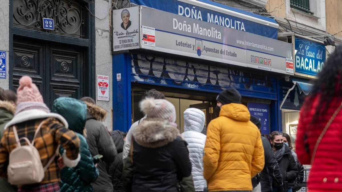 Doña Manolita agota los décimos de Navidad: ¿cuánto se llevan las administraciones por cada número vendido?