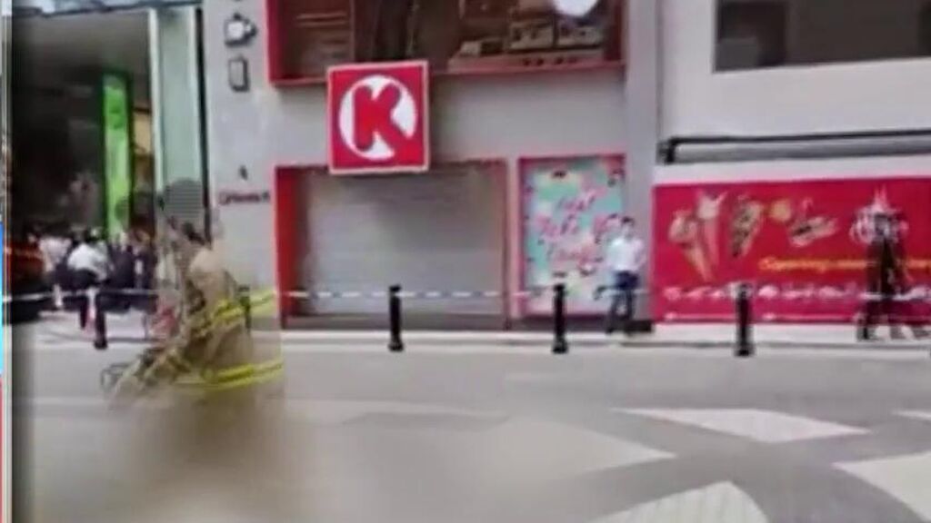 Las imágenes de terror de un incendio en un centro comercial de China: la gente acabó en las azoteas