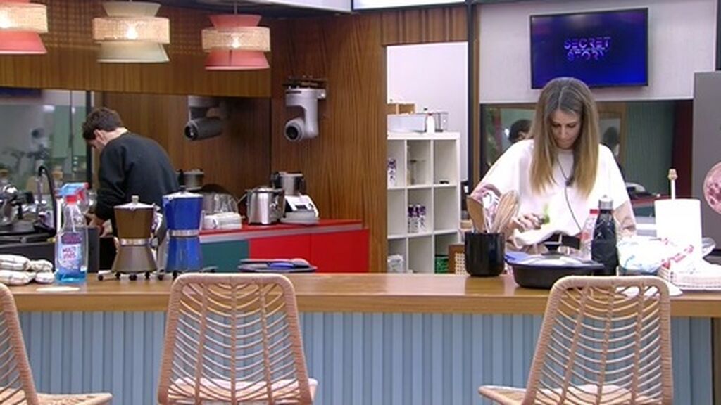 Cris hace la comida y Jesús friega