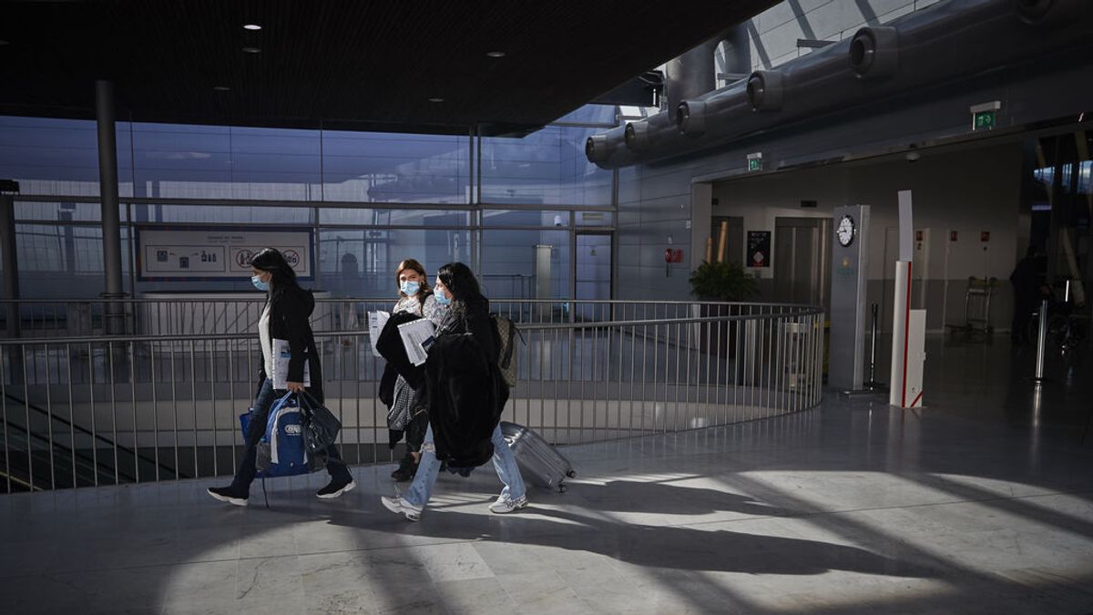 Francia limita la entrada de viajeros procedentes de Reino Unido por la variante ómicron Francia limita la entrada de viajeros procedentes de Reino Unido por la variante ómicron