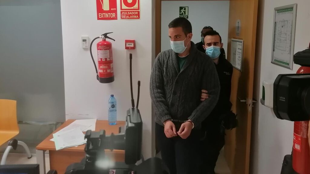 Un jurado declara culpable de asesinato al hombre que mató a su madre de 69 puñaladas en Alicante