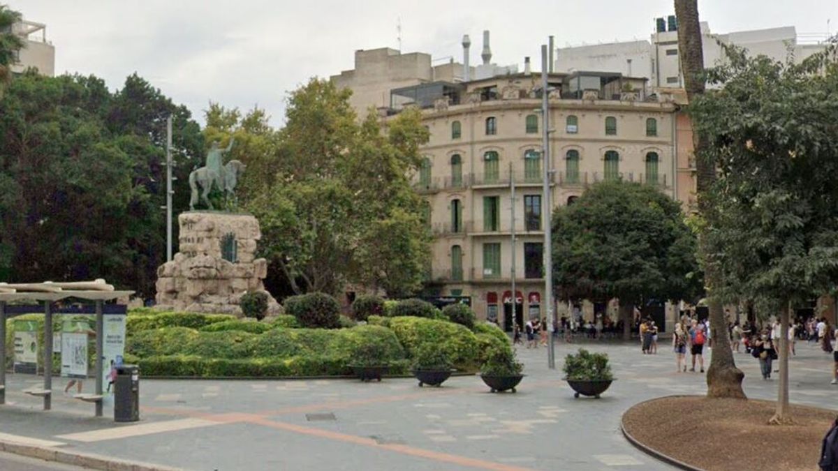 Muere una joven de 18 años en la plaza de España de Palma