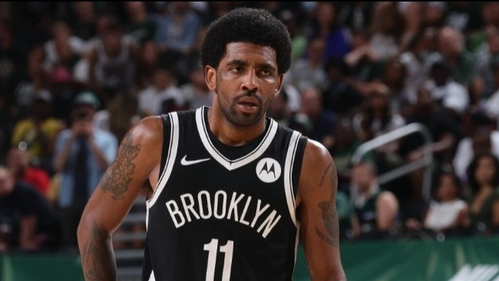 El dilema de Kyrie Irving: de negarse a la vacuna covid a dar positivo un día después de anunciar su regreso