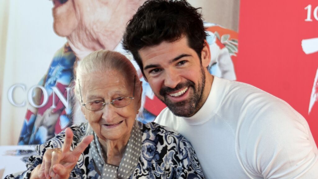 EuropaPress_4144065_miguel_angel_munoz_tata_luisa_cantero_presentacion_100_dias_tata_opera