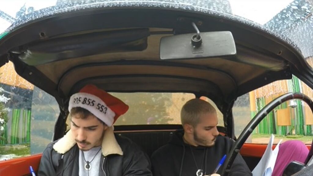 Dani y Jesús, en el coche