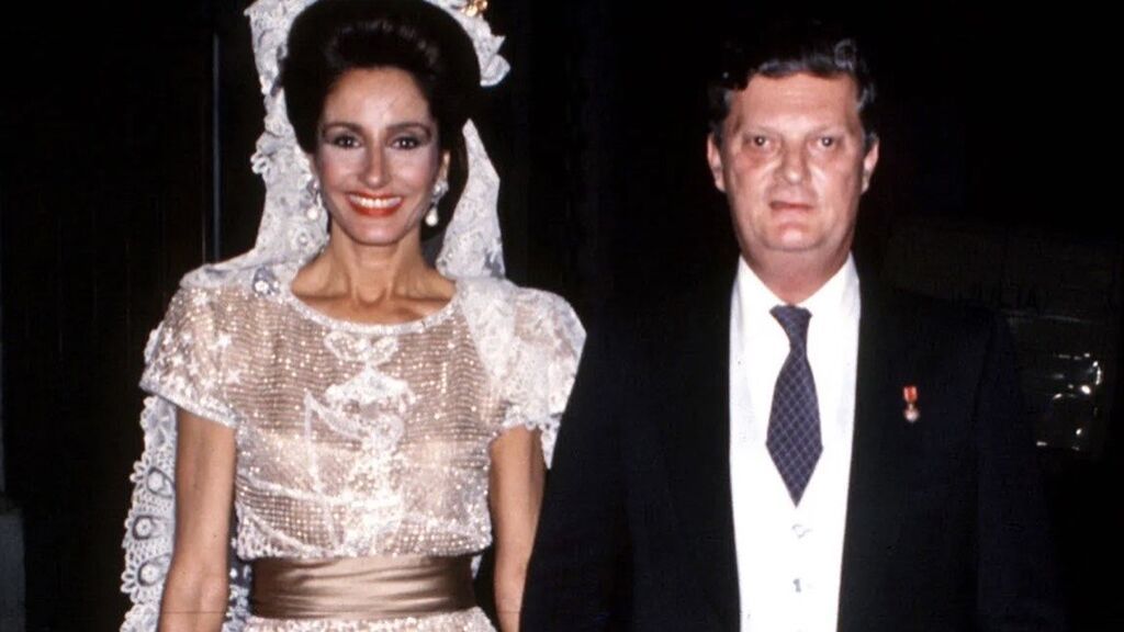 En julio de 1977 se casó con Rafael Medina, duque de Feria.
