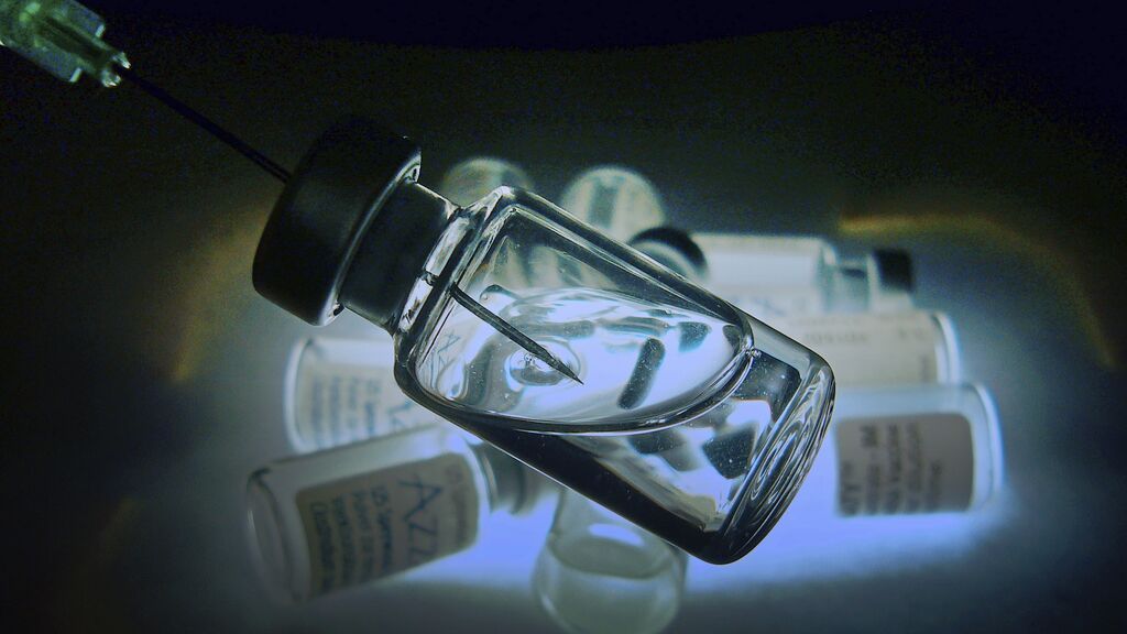 Aprueban una nueva vacuna, la Novavax: qué la diferencia de las otras que ya conocemos