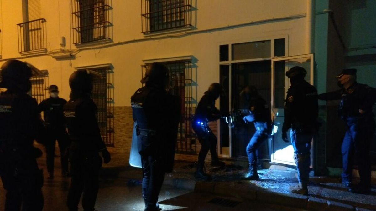 Detenidas 14 personas en una operación contra el menudeo de cocaína y heroína en Sanlúcar Detenidas 14 personas en una operación contra el menudeo de cocaína y heroína en Sanlúcar