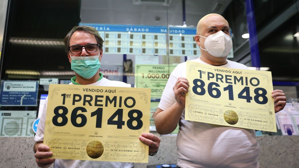 La administración de lotería de la estación del Ave de Atocha se estrena vendiendo el premio Gordo