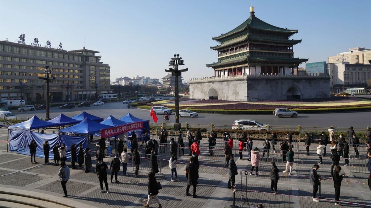 China confina la ciudad de Xian, de trece millones de habitantes, por un brote de covid China confina la ciudad de Xian, de trece millones de habitantes, por un brote de covid