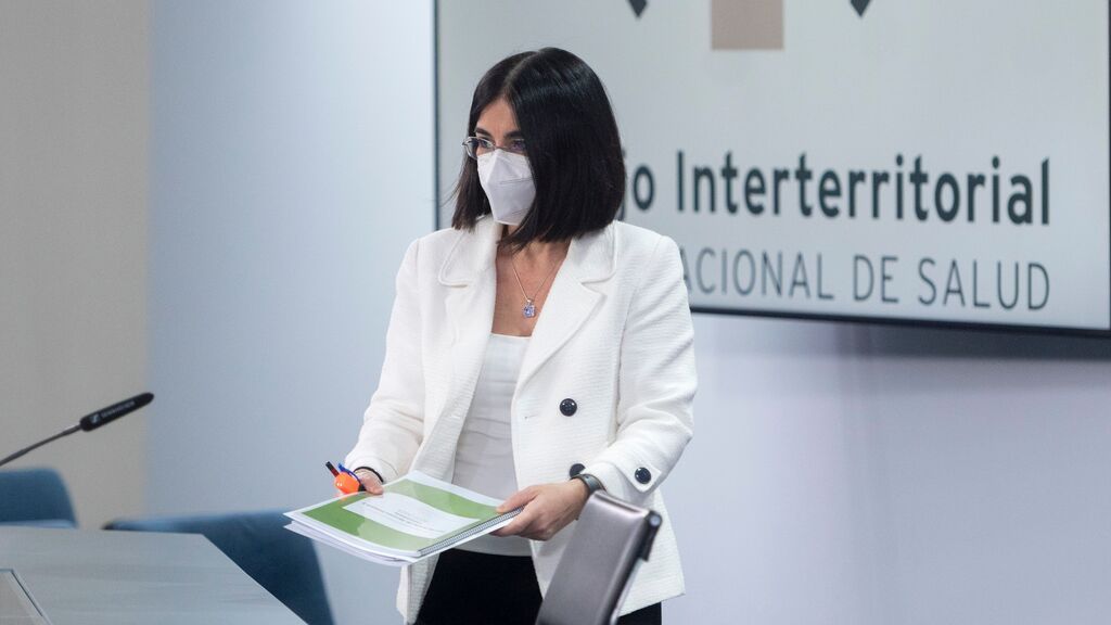El Gobierno defiende el uso "temporal" de mascarilla en exteriores porque "lo avalan los científicos"