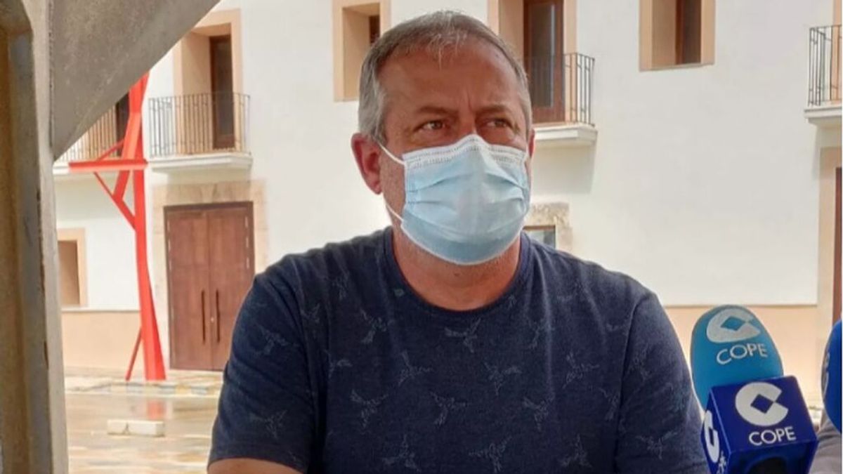 El edil de Vinaroz que regaló un cordero degollado como 'amigo invisible' pide perdón: "Fue una broma" El edil de Vinaroz que regaló un cordero degollado como 'amigo invisible' pide perdón: "Fue una broma"