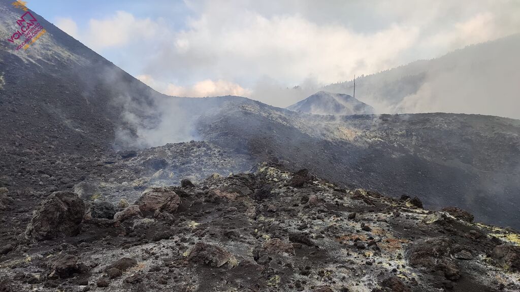 Técnicos de Involcán acceden a los cráteres del volcán de La Palma