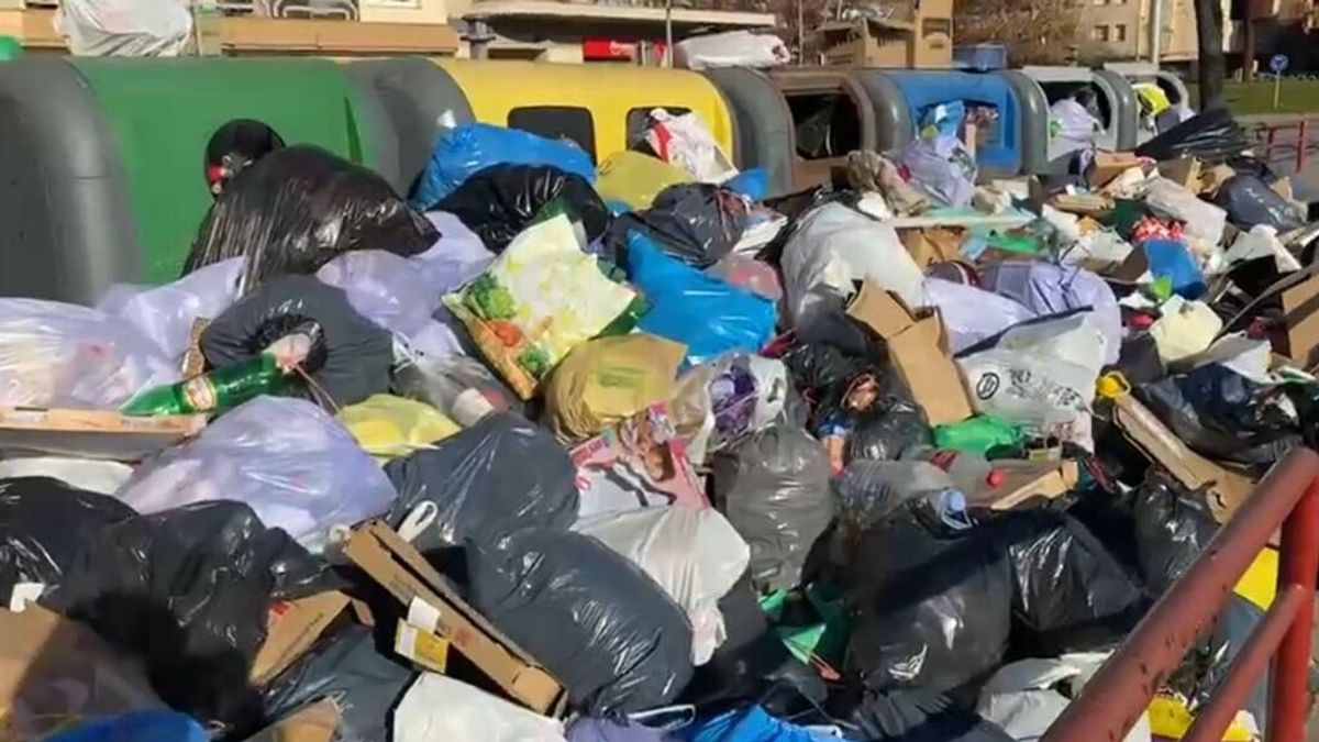 La huelga de basureros en Salt deja montañas de bolsas en las calles La huelga de basureros en Salt deja montañas de bolsas en las calles
