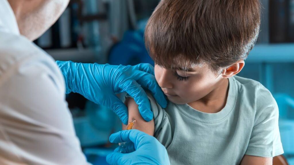 800.000 niños de 5 a 11 años, de 3,3 millones, ya han sido vacunados: 12,7 millones de personas reciben la tercera dosis