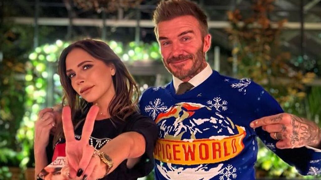La familia Beckham posa al completo por Navidad y un pequeño detalle se hace viral