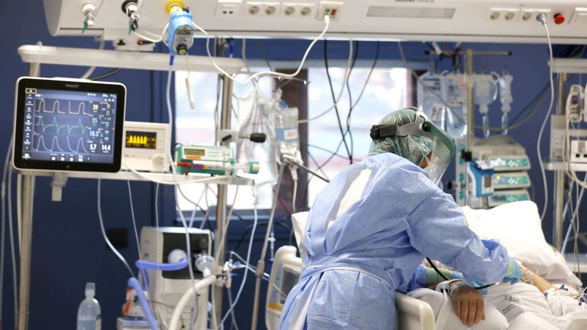 Los hospitales resisten el tsunami de 400.000 contagios por Navidad Los hospitales resisten el tsunami de 400.000 contagios por Navidad