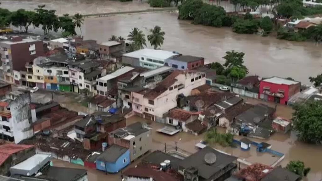 Las terribles imágenes de las inundaciones en Brasil: hay al menos 18 muertos