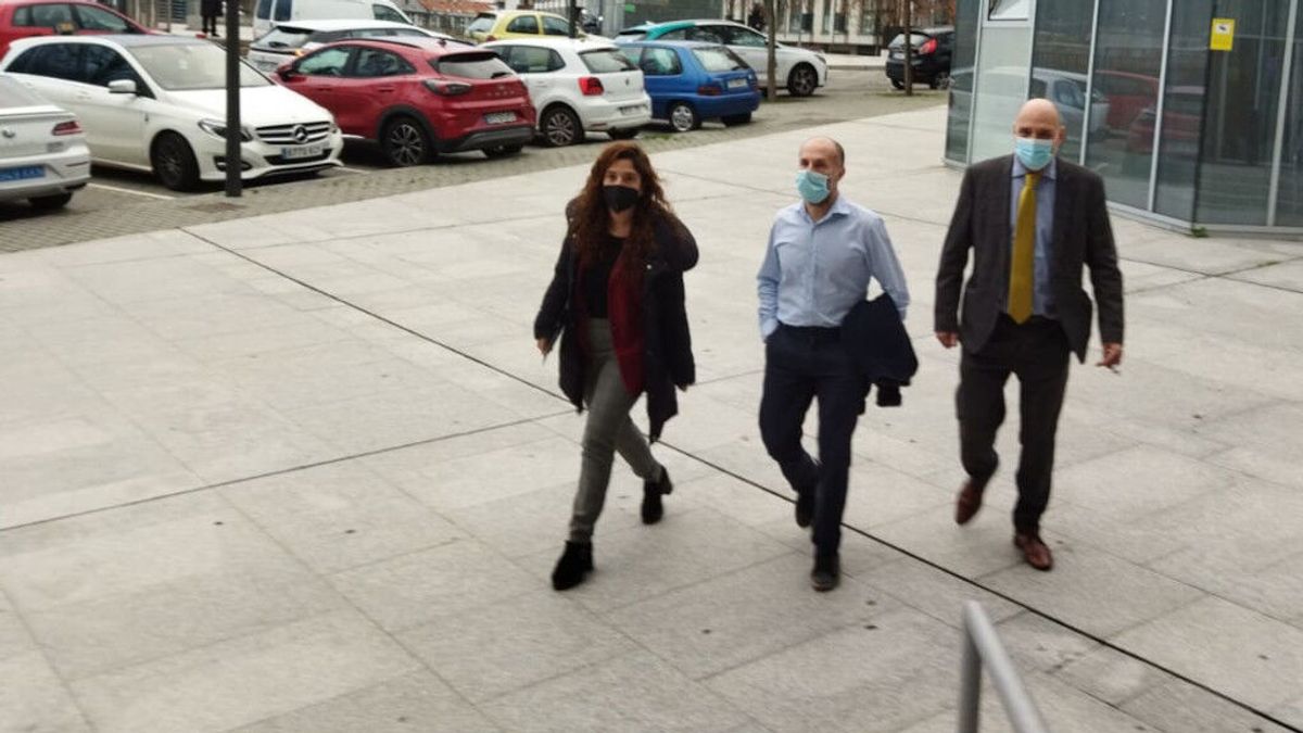 El alcalde de Ourense, tras declarar como investigado por malversación: “No hay ninguna base en esta acusación, está todo aclarado” El alcalde de Ourense, tras declarar como investigado por malversación: “No hay ninguna base en esta acusación, está todo aclarado”